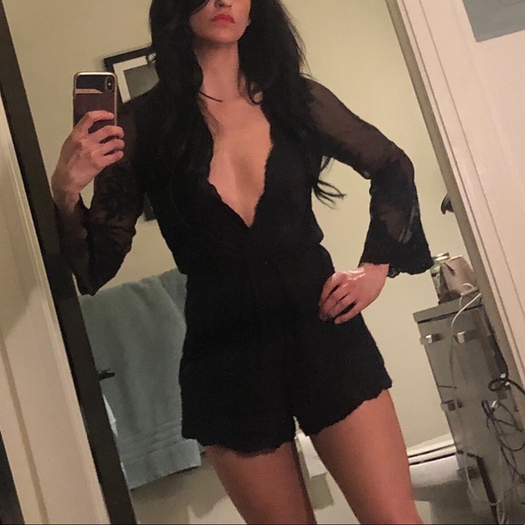 Reverse Black Deep-V romper with lace sleeves - Picture 3 of 8